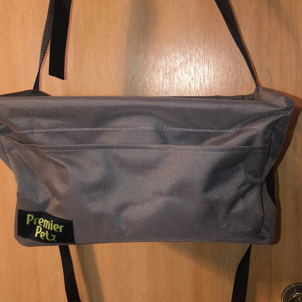 MWOT Premier Pet car seat